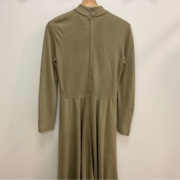 VINTAGE circle skirt dress. So flattering. - Picture 14 of 16